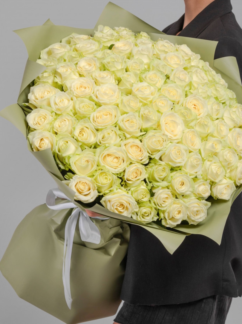 101 Trandafiri alb olandezi 70 cm 